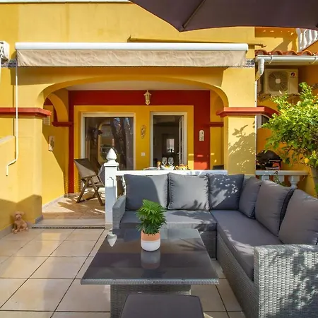 Holiday home In With Kitchen *